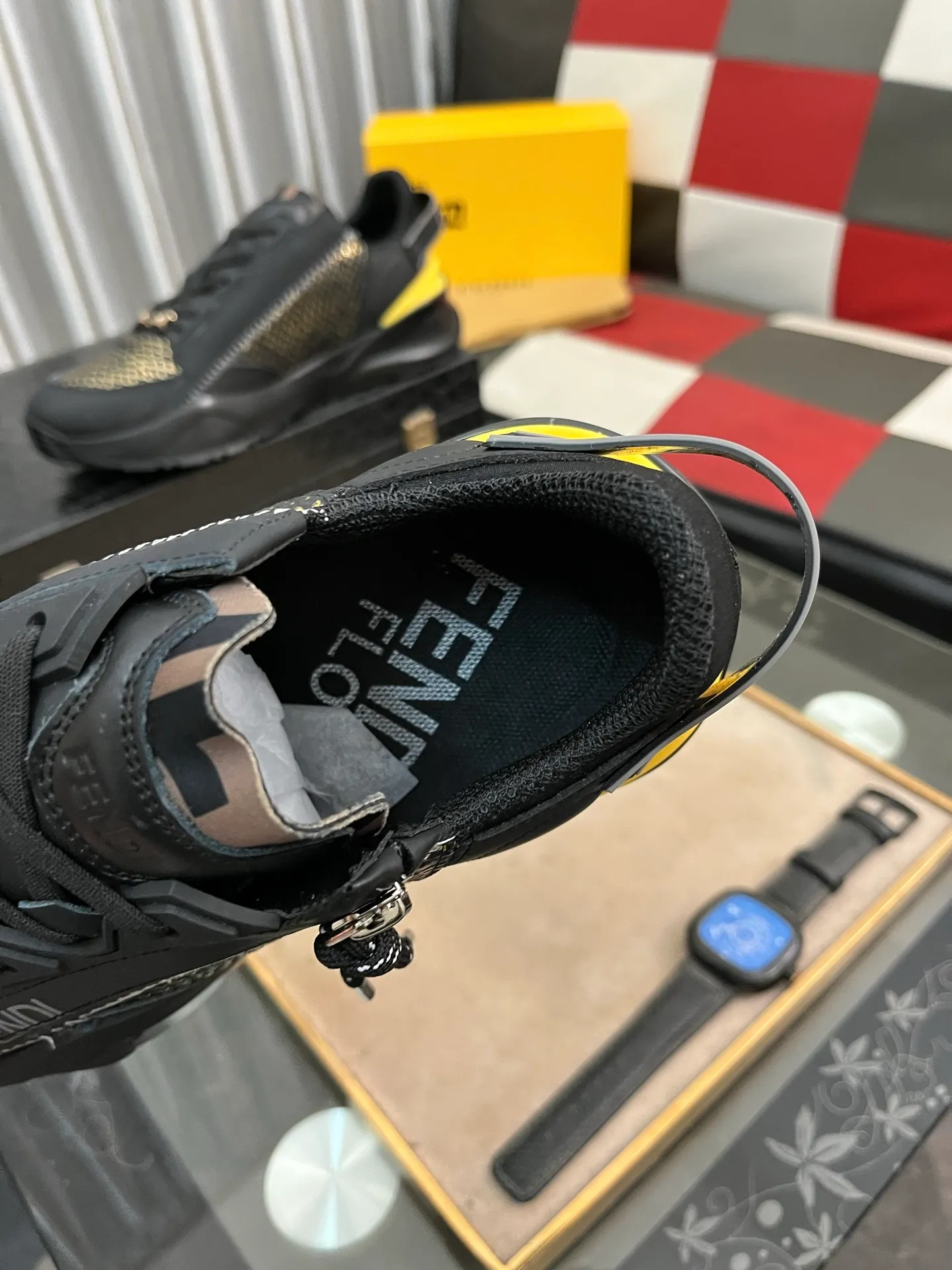 Men's Men's Shoes💰540⌚️⌚️【FENDI】FENDI high-tops are classic and comfortable for men. This complex sneaker is made of soft calfskin➕genuine leather lining➕original ultra-light rubber material with rough outsole. This unique and thin style is suitable for the casual and refined sensibility of this season. It is comfortable and natural on the feet. It is an everyday style for casual travel in autumn and winter! 38−444️⃣colors available